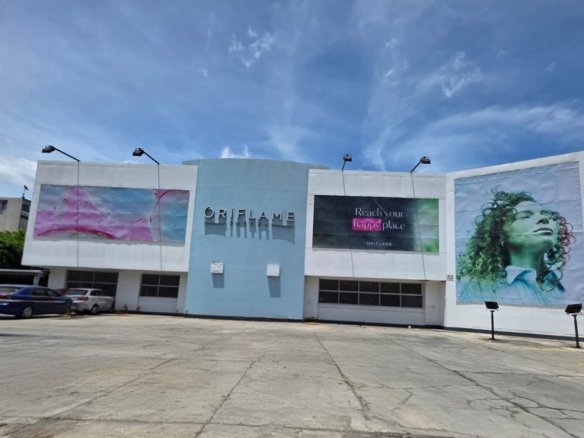 Casa Comercial en Renta con Amplio Parqueo en Zona 9