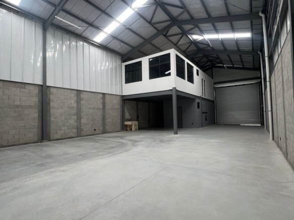 Se Renta Ofibodega Entrada a la Vas por Boca del monte
