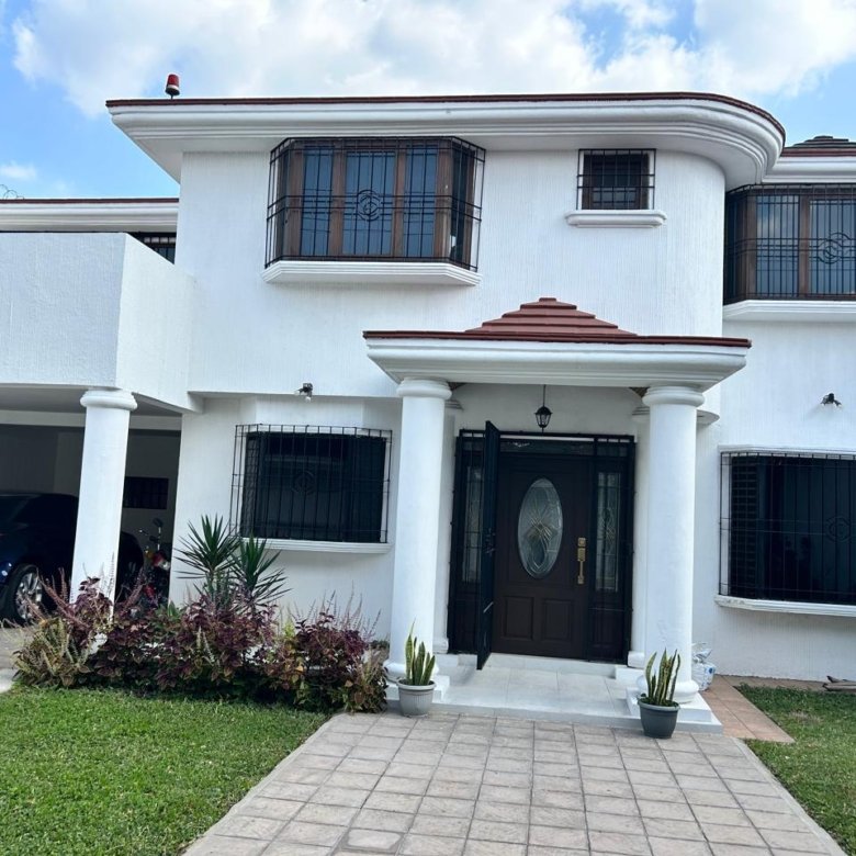 Casa en renta en zona 16 cercano a Cayala 4 habitaciones
