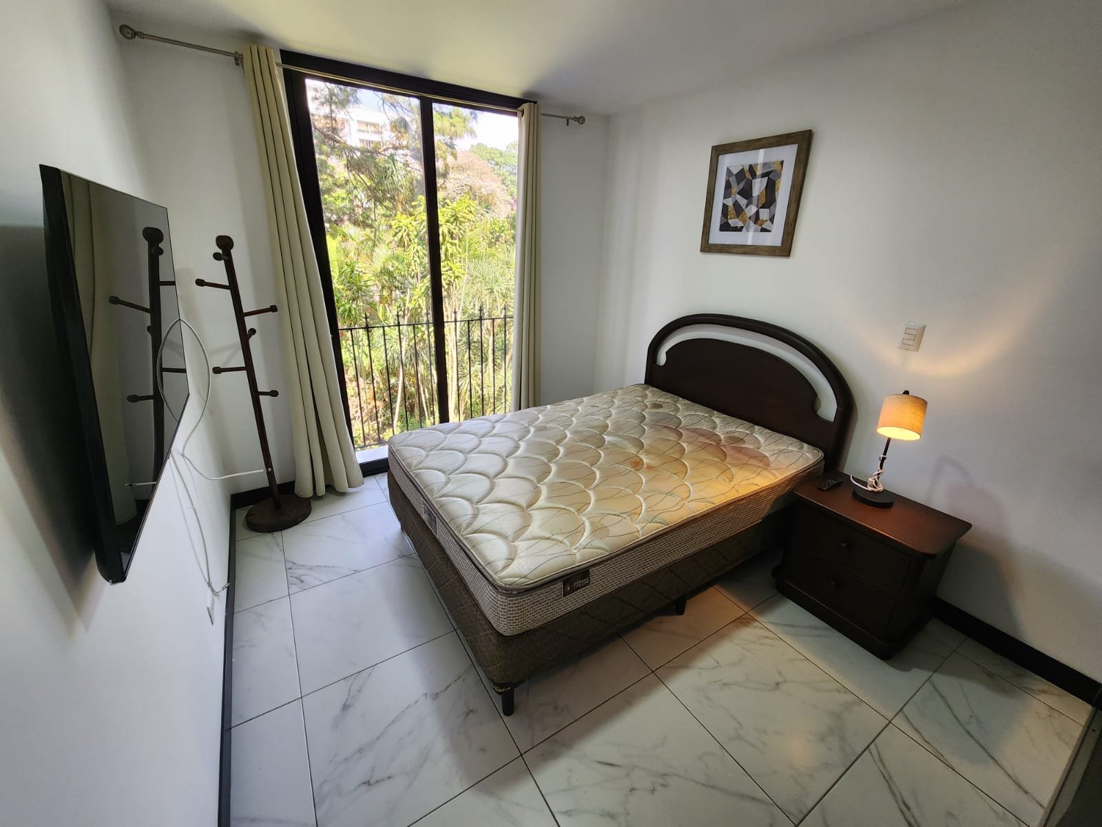 Apartamento amueblado en renta, en Fontainebleau zona 15