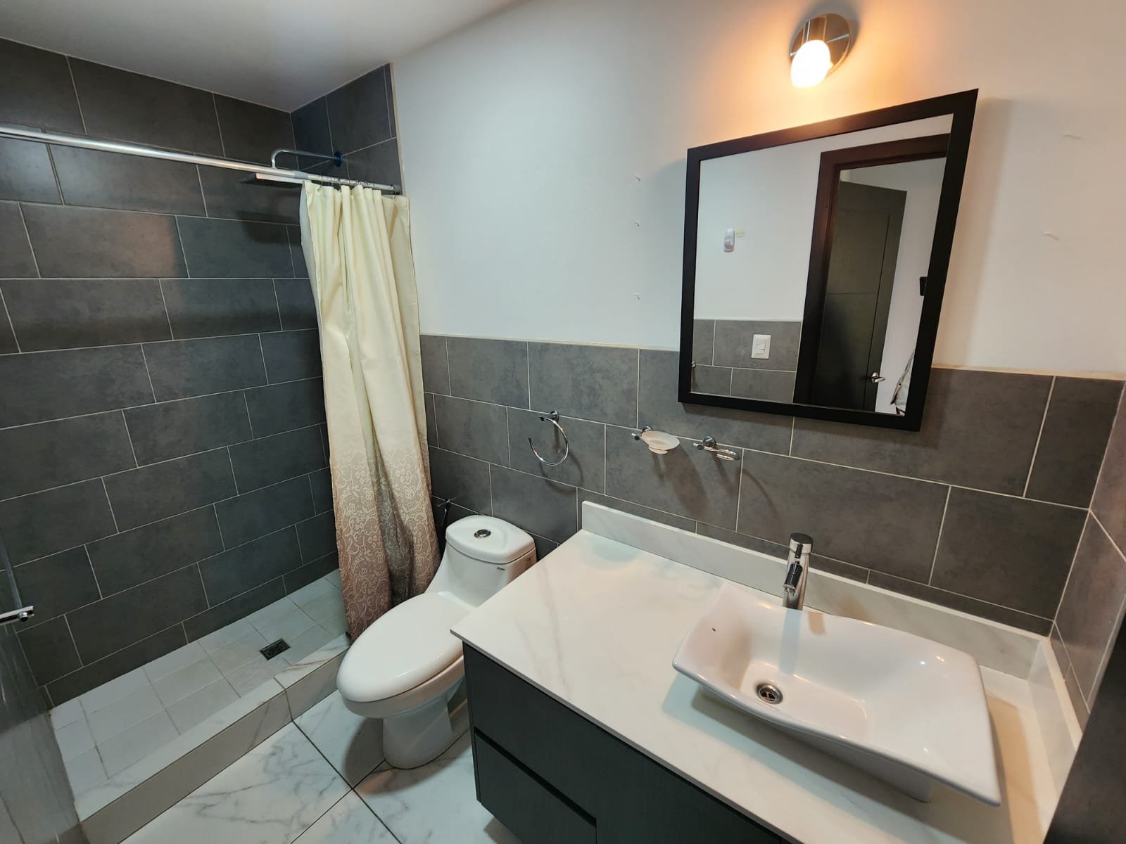 Apartamento amueblado en renta, en Fontainebleau zona 15