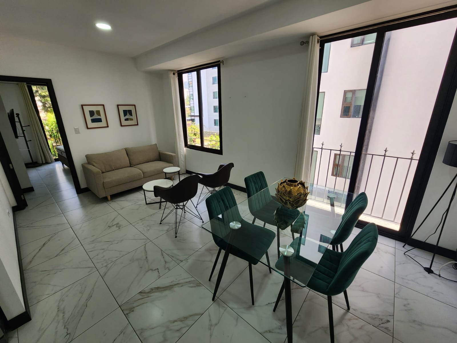 Apartamento amueblado en renta, en Fontainebleau zona 15