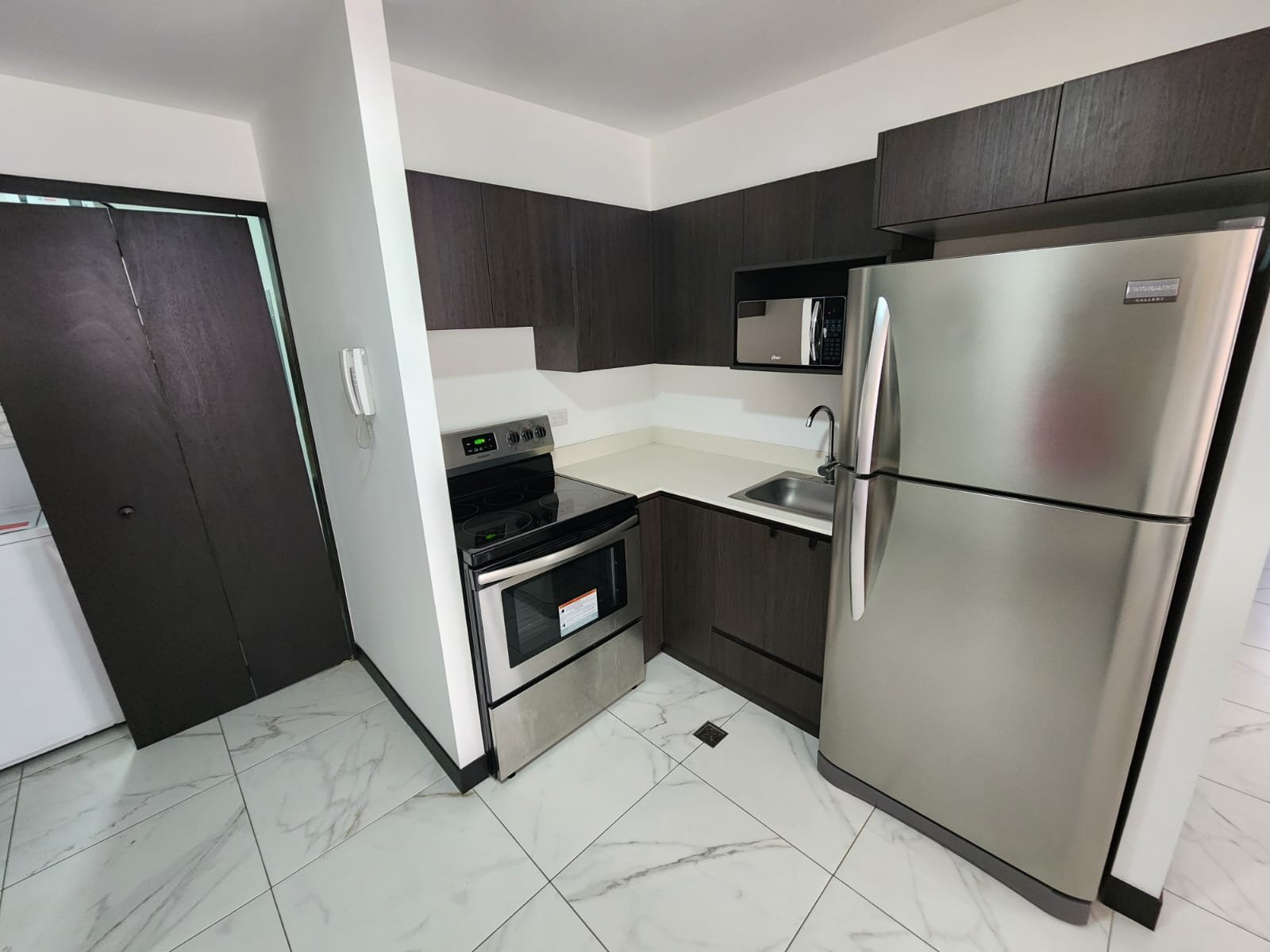 Apartamento amueblado en renta, en Fontainebleau zona 15