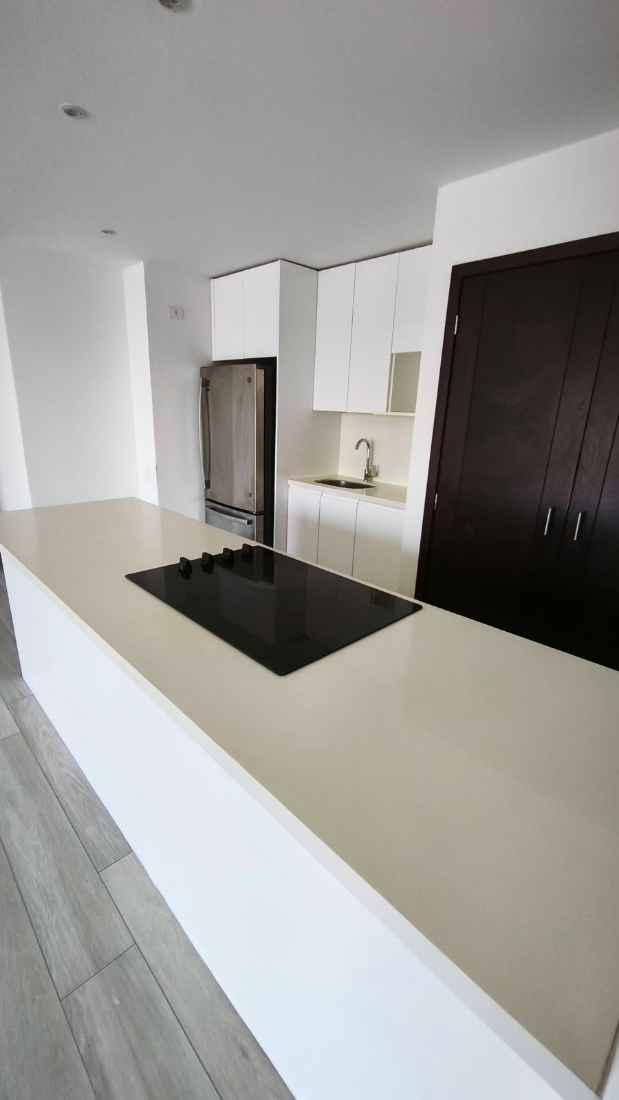 Apartamento en renta – 3 habitaciones Edificio NOVUS zona 14 – Novus