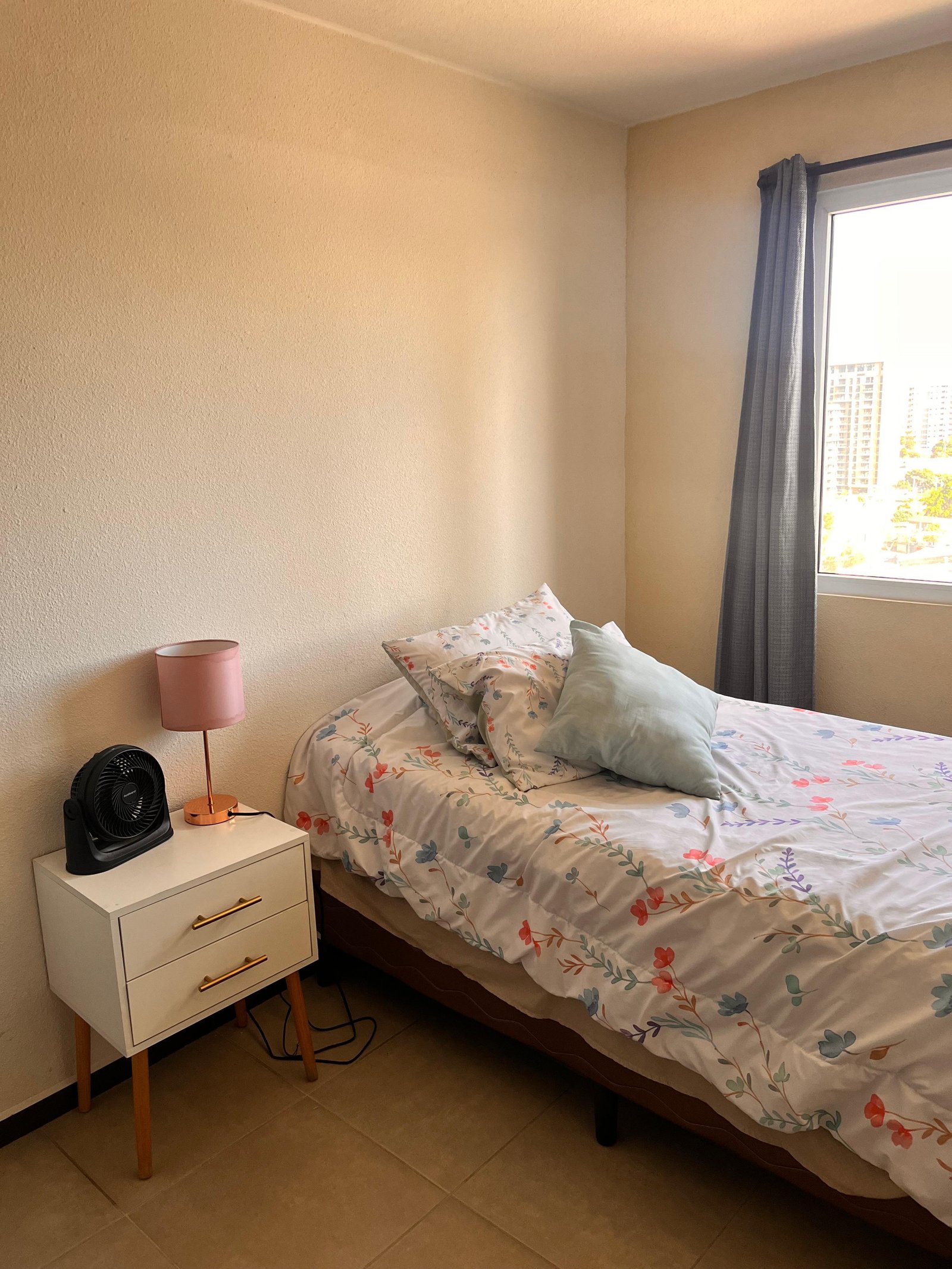 Rento apartamento Amueblado 3 habitaciones en Parque Once