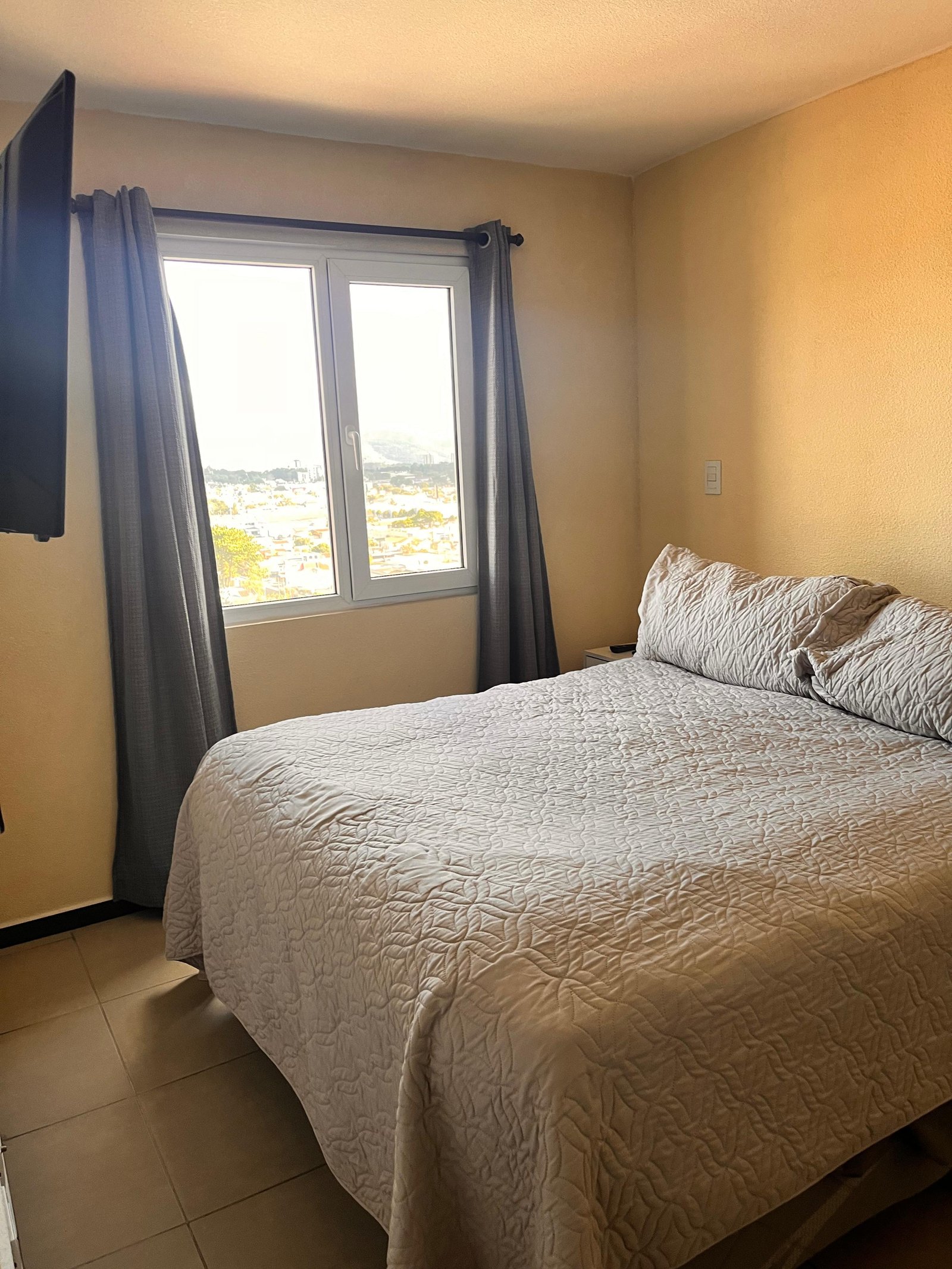 Rento apartamento Amueblado 3 habitaciones en Parque Once
