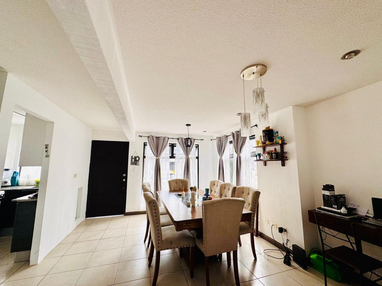 Se vende casa de 3 niveles Alika Club Residencial Km 18.5