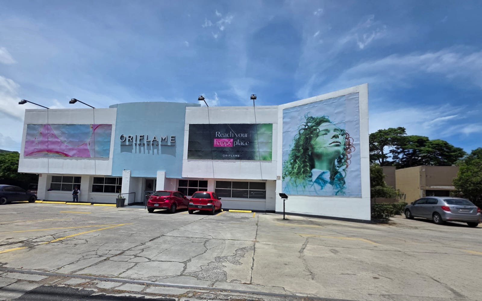 Casa Comercial en Renta con Amplio Parqueo en Zona 9