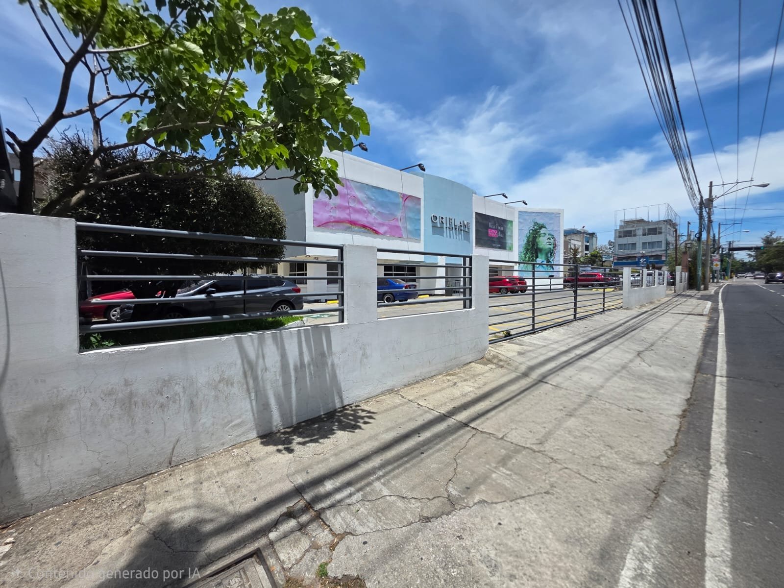 Casa Comercial en Renta con Amplio Parqueo en Zona 9