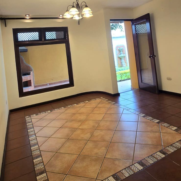 Casa en renta dentro de condominio tipo colonial – Km 18.5