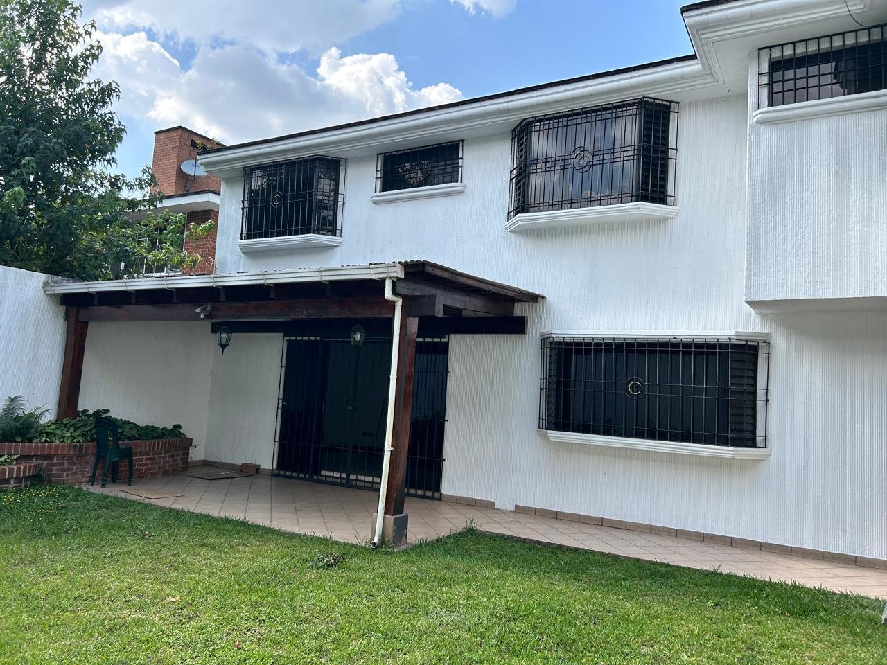 Casa en renta en zona 16 cercano a Cayala 4 habitaciones