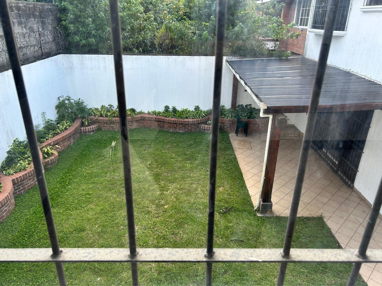 Casa en renta en zona 16 cercano a Cayala 4 habitaciones