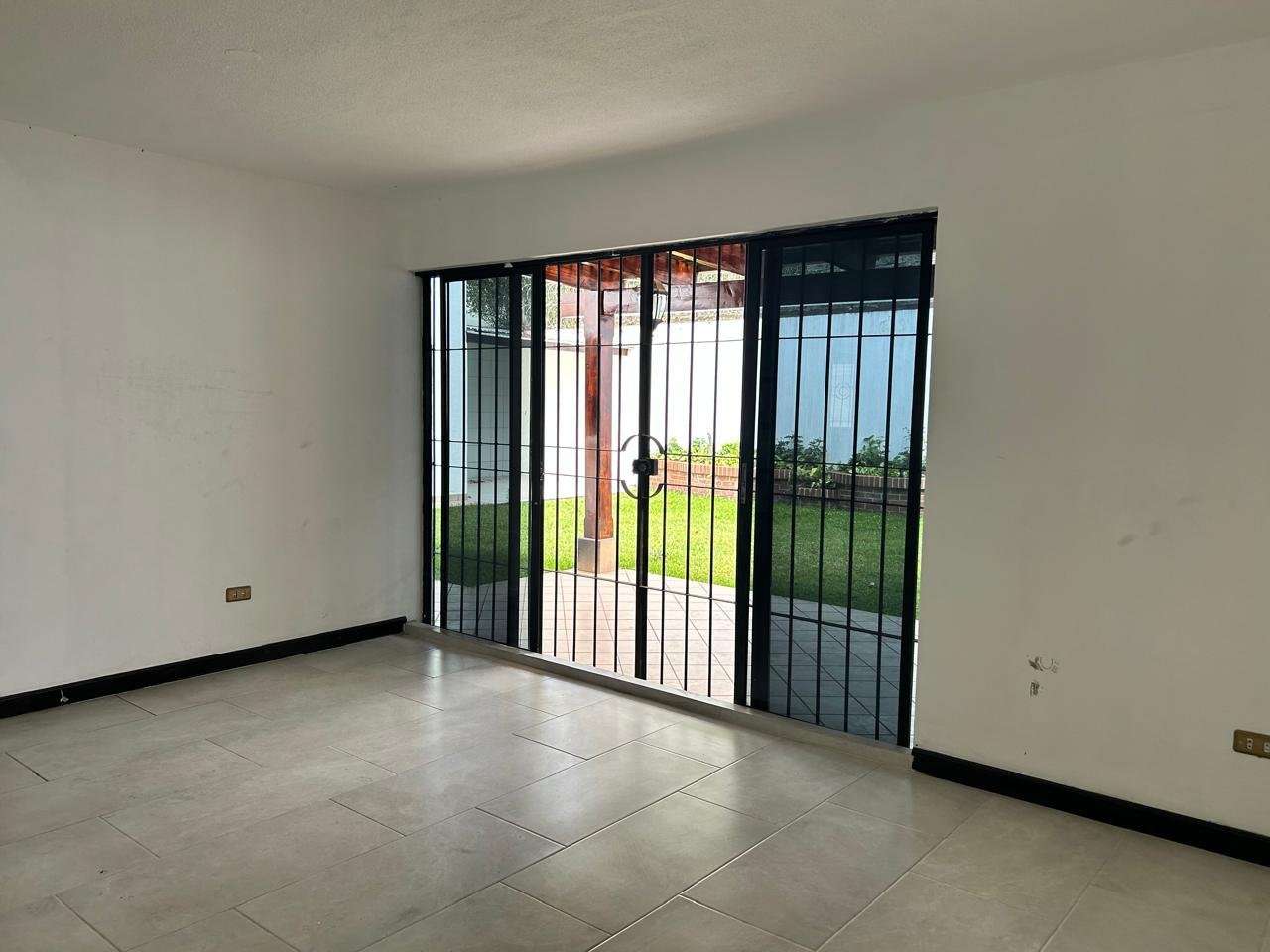 Casa en renta en zona 16 cercano a Cayala 4 habitaciones