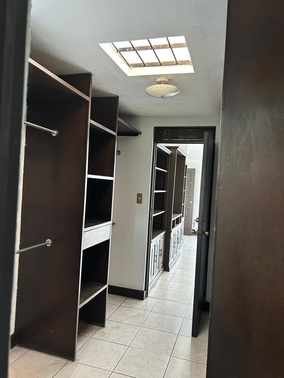 Casa en renta en zona 16 cercano a Cayala 4 habitaciones