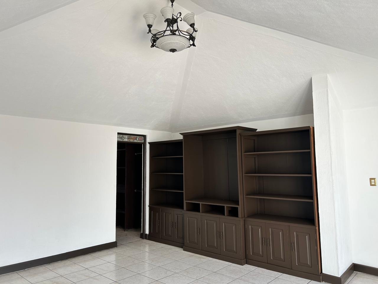 Casa en renta en zona 16 cercano a Cayala 4 habitaciones