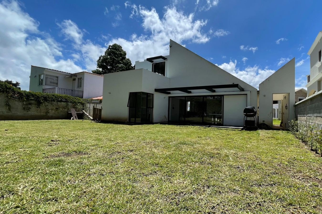 Casa en renta – minimalista – amueblada Hacienda San Ángel