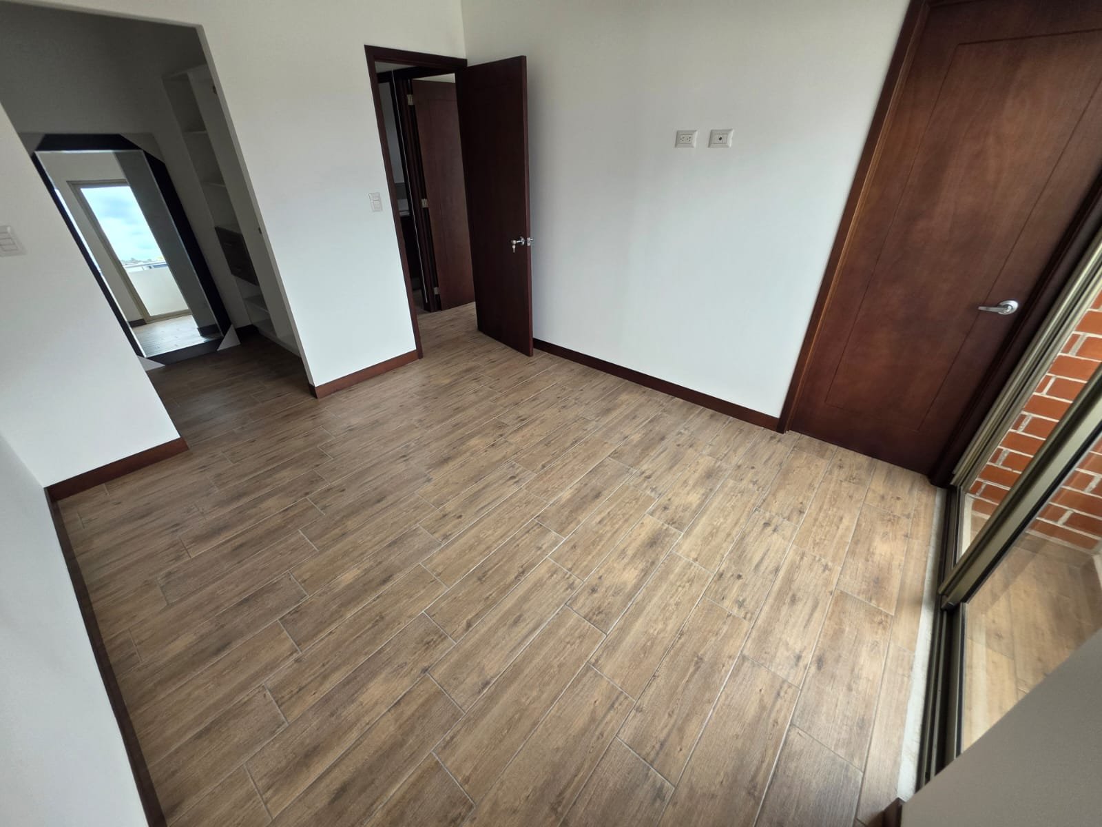 Apartamento en renta 3 hab – en Casalini Diagonal 6, zona 10