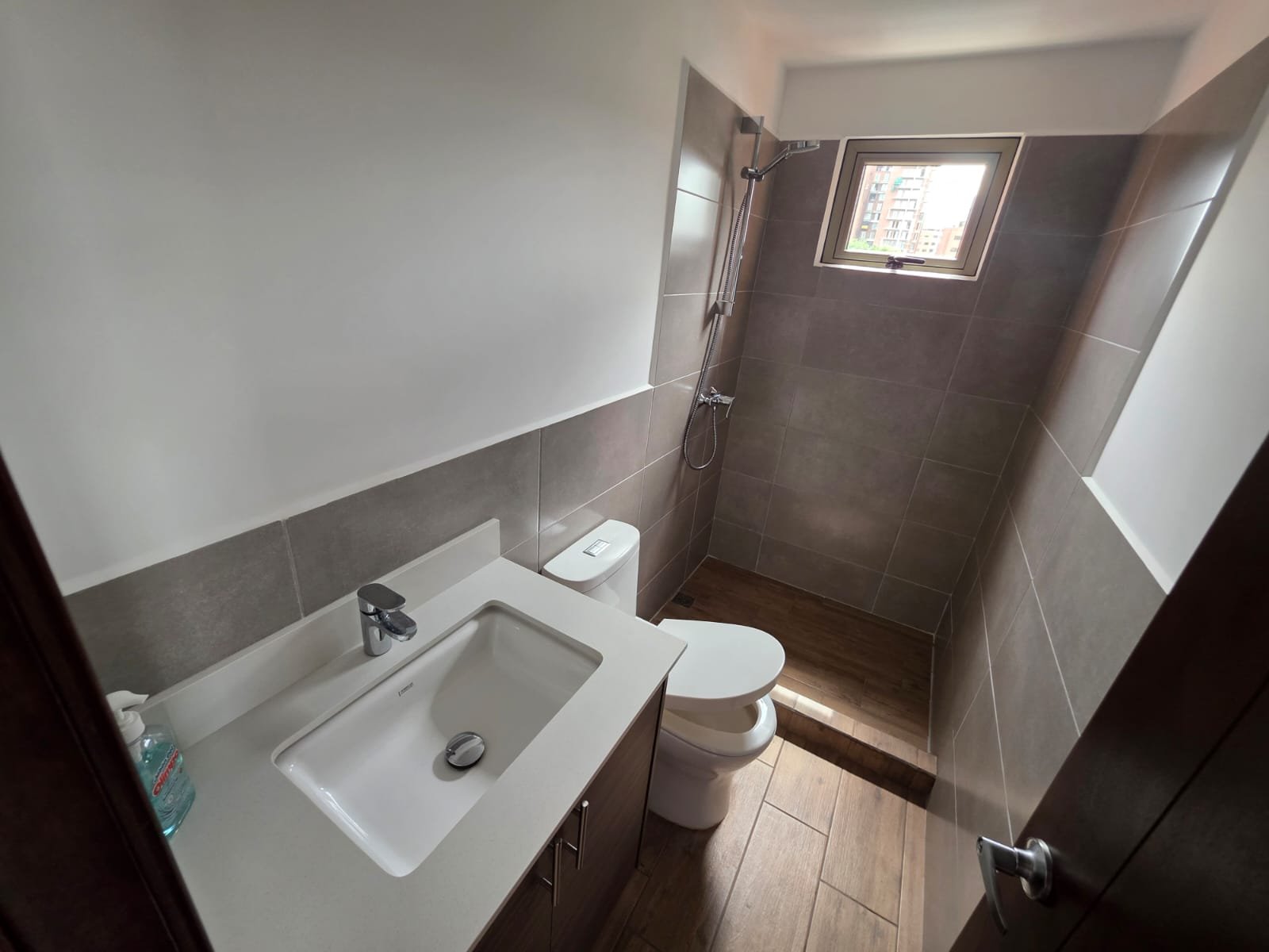 Apartamento en renta 3 hab – en Casalini Diagonal 6, zona 10