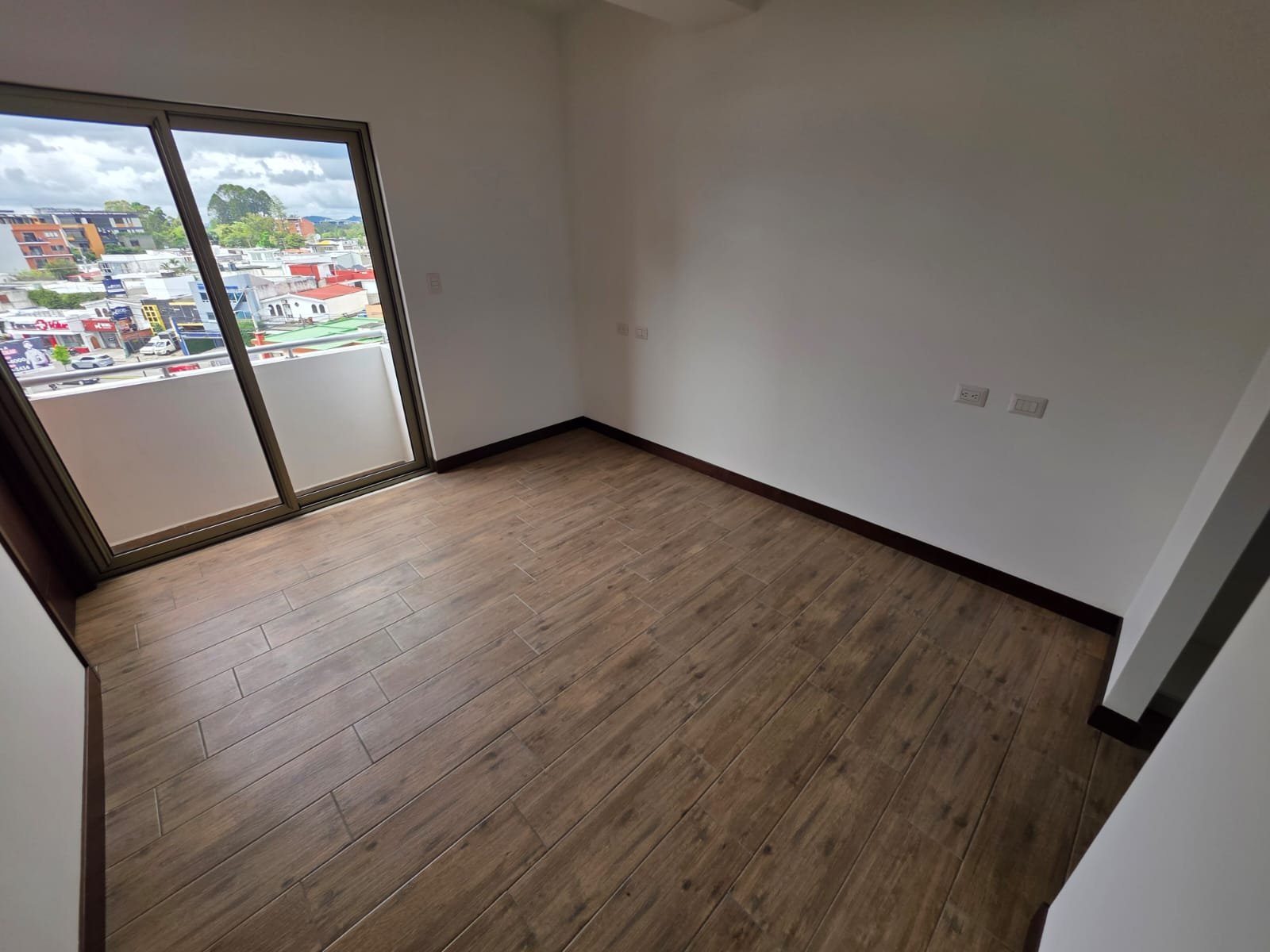 Apartamento en renta 3 hab – en Casalini Diagonal 6, zona 10
