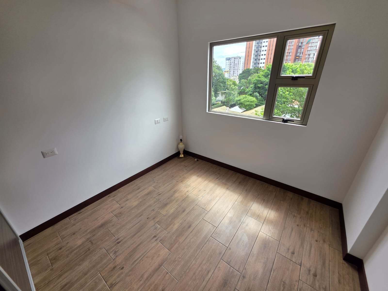Apartamento en renta 3 hab – en Casalini Diagonal 6, zona 10