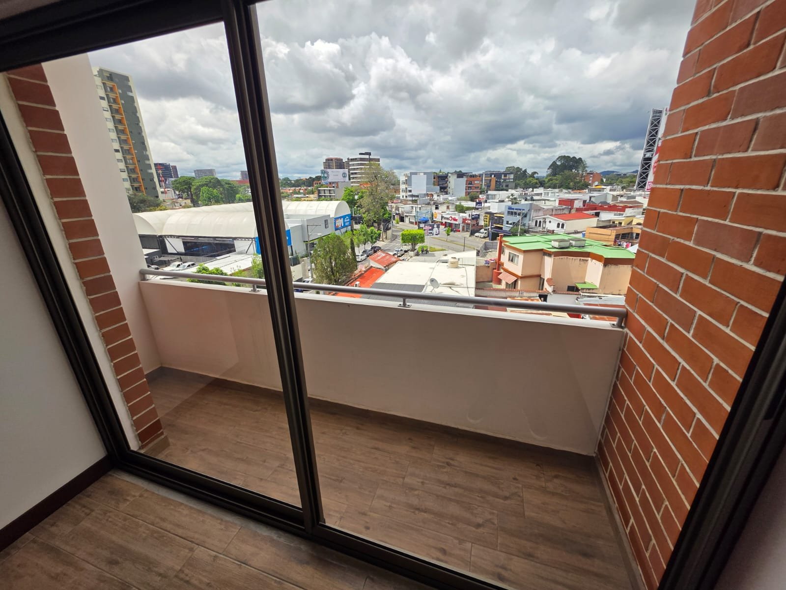 Apartamento en renta 3 hab – en Casalini Diagonal 6, zona 10