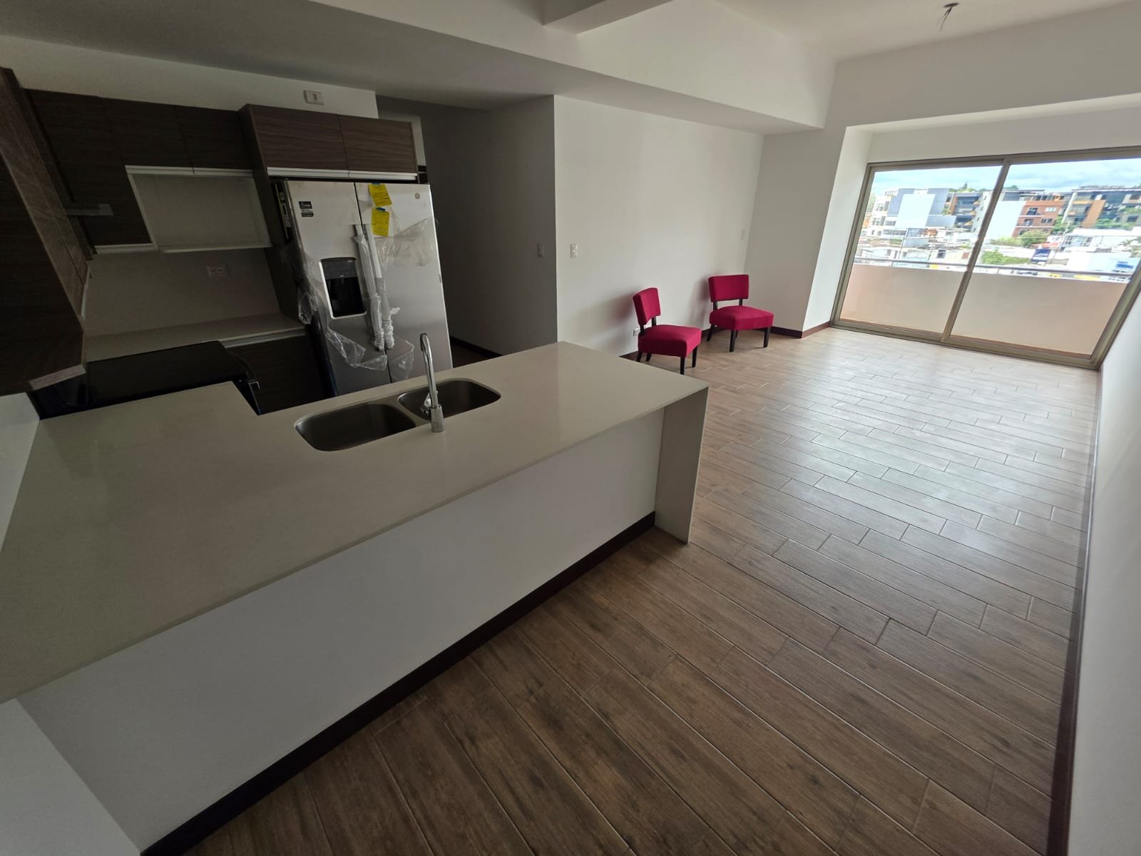 Apartamento en renta 3 hab – en Casalini Diagonal 6, zona 10