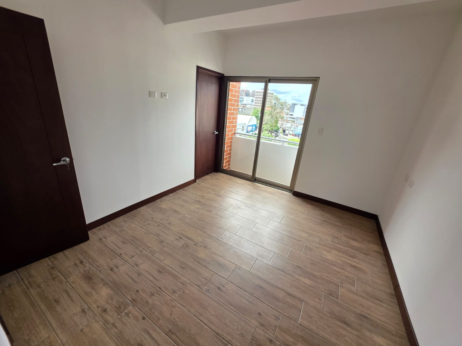 Apartamento en renta 3 hab – en Casalini Diagonal 6, zona 10