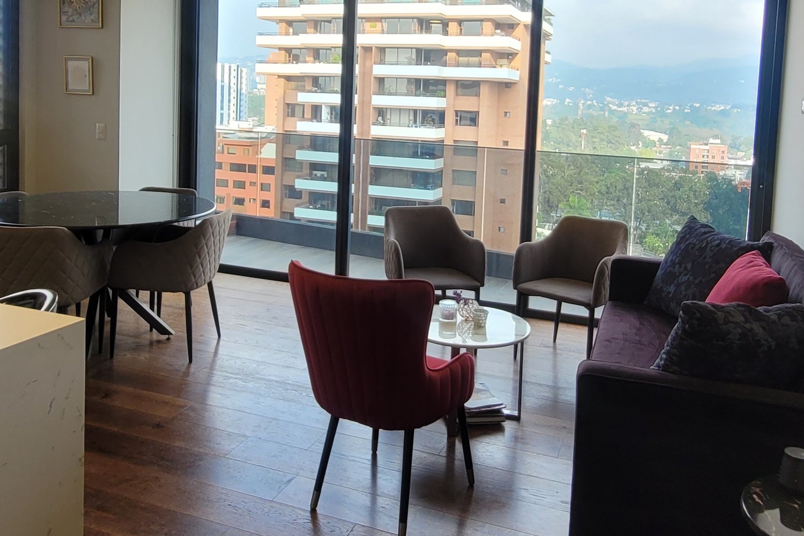 Apartamento en renta amueblado zona 14 Santa Ines del Parque