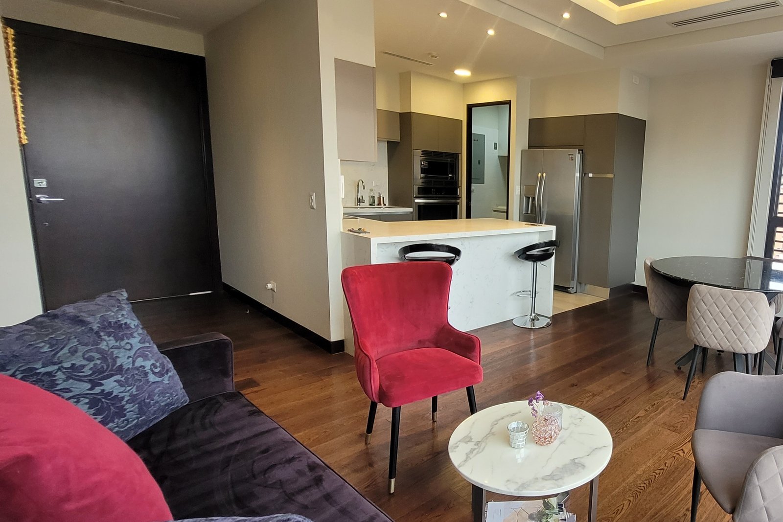 Apartamento en renta amueblado zona 14 Santa Ines del Parque