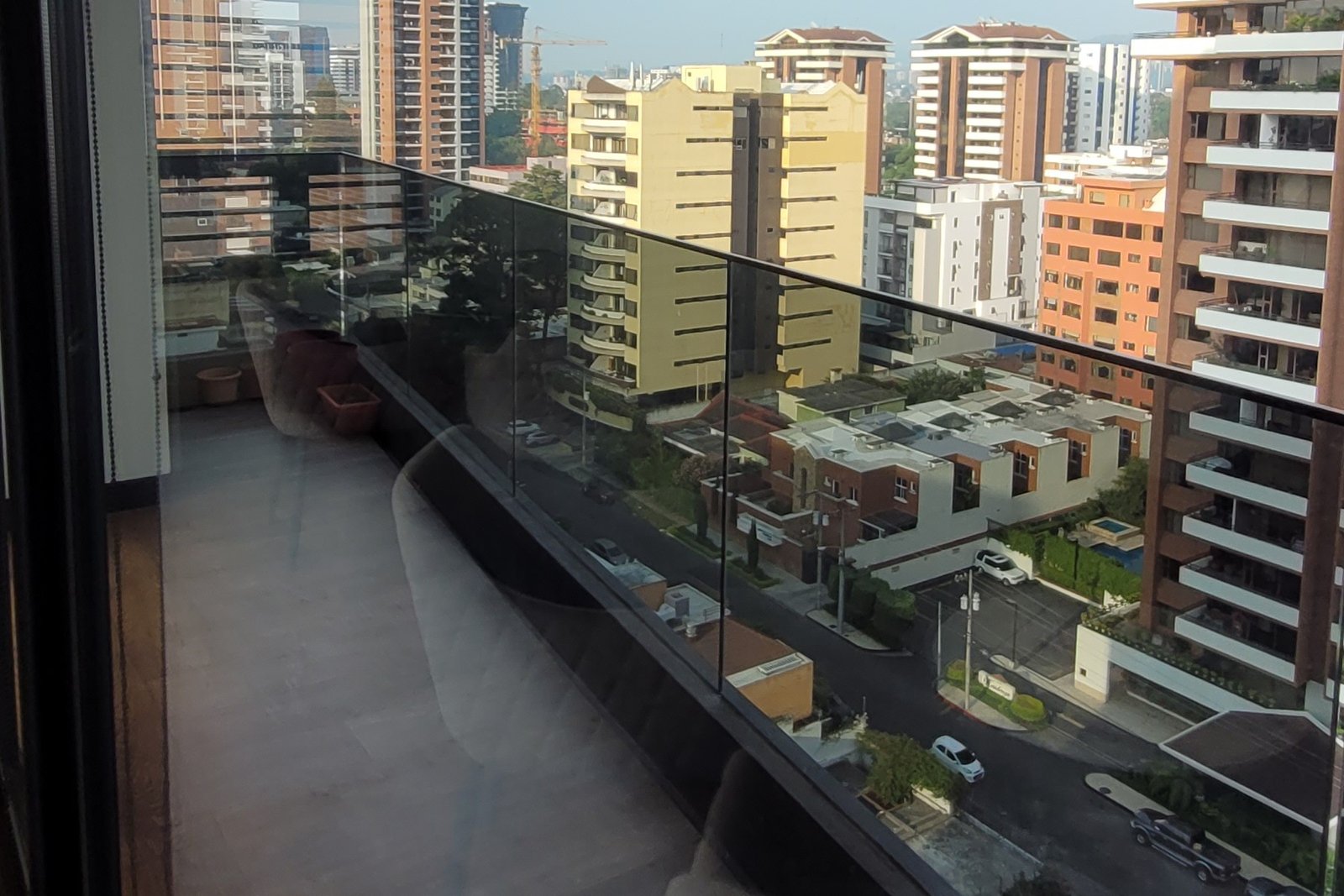 Apartamento en renta amueblado zona 14 Santa Ines del Parque