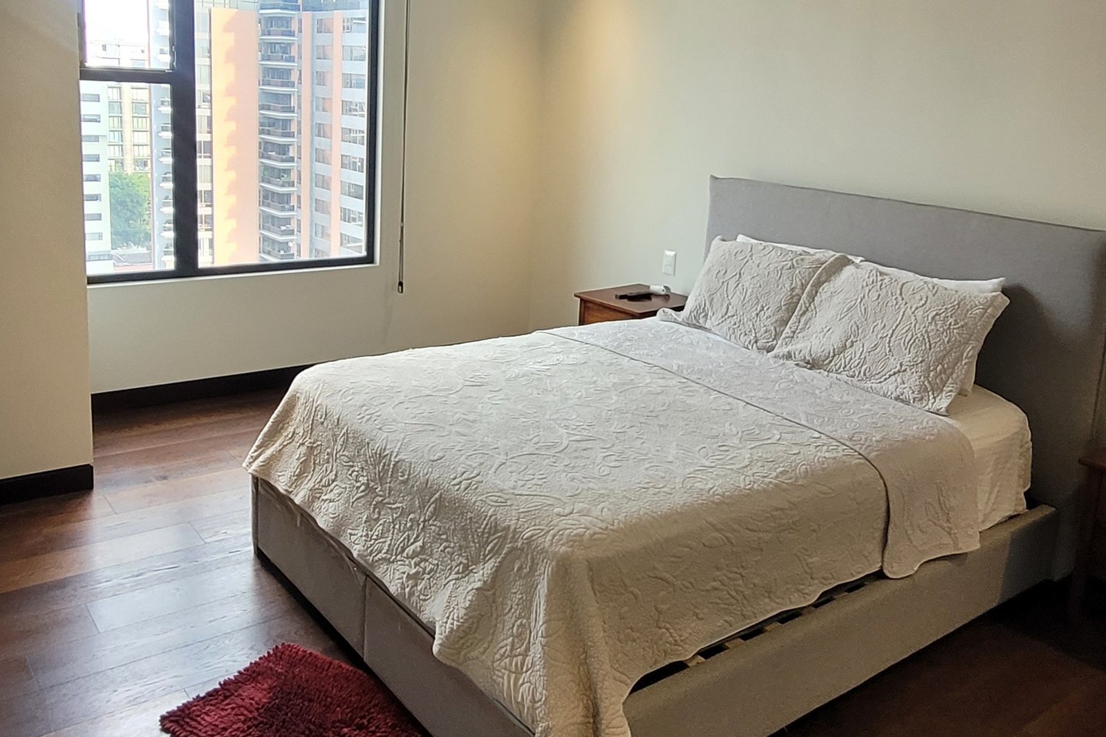Apartamento en renta amueblado zona 14 Santa Ines del Parque