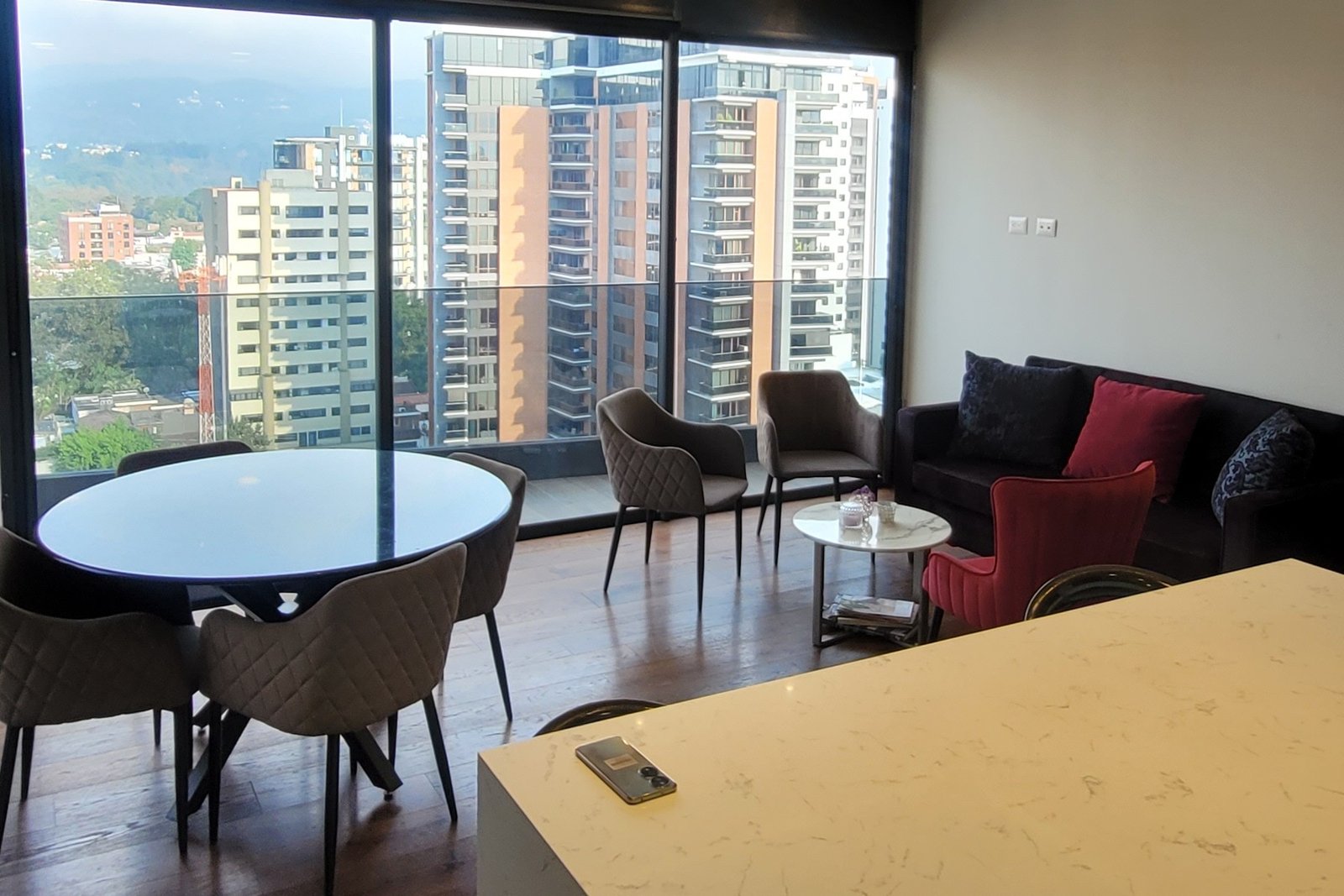 Apartamento en renta amueblado zona 14 Santa Ines del Parque
