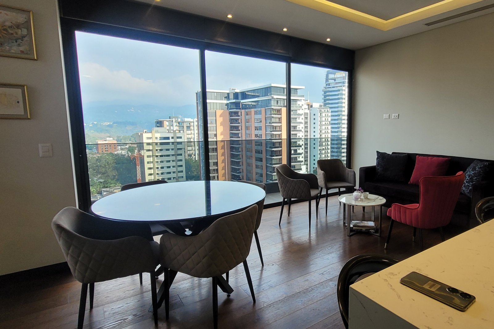 Apartamento en renta amueblado zona 14 Santa Ines del Parque