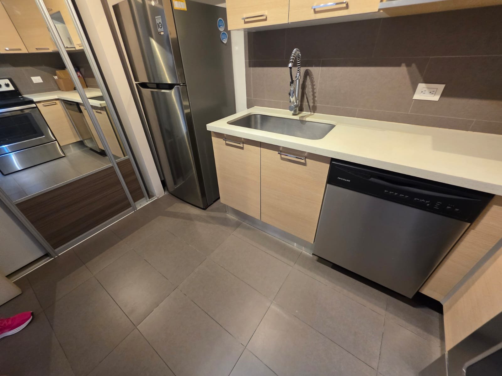 Apartamento en renta, 2 habitaciones, cerca a pradera zona 10