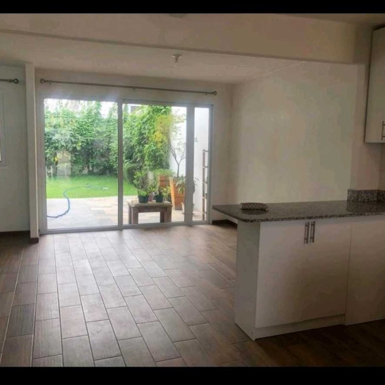 Casa amplia 3 hab. Lomas del Carmen IV