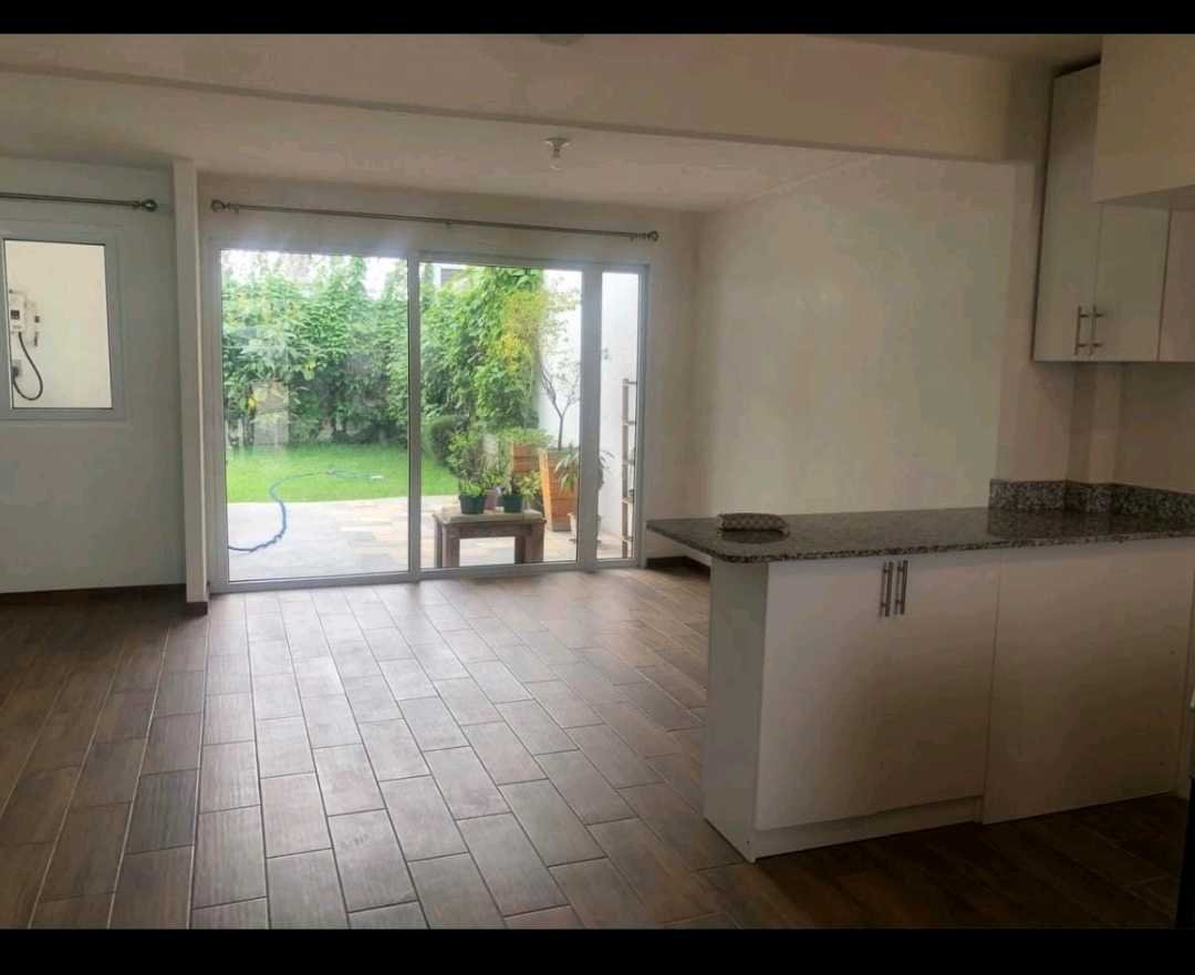 Casa amplia 3 hab. Lomas del Carmen IV