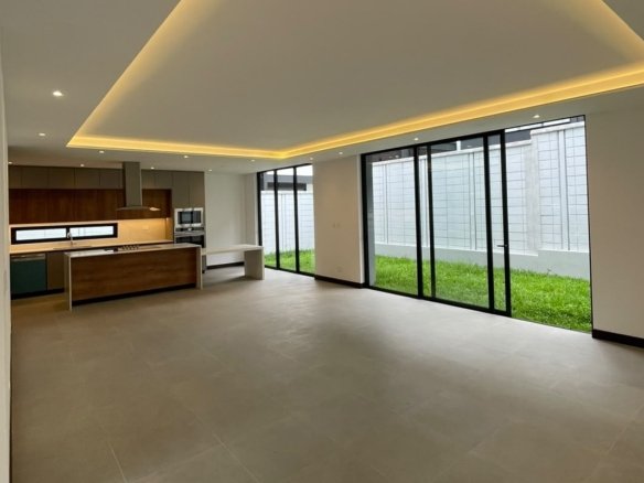 Casa en Renta en Zona 10
