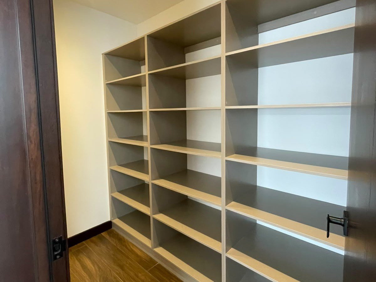 Casa en Renta en Zona 10, 3 habitaciones y hab de servicio