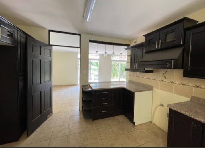Casa en Venta de 3 habitaciones en el Encinal  3