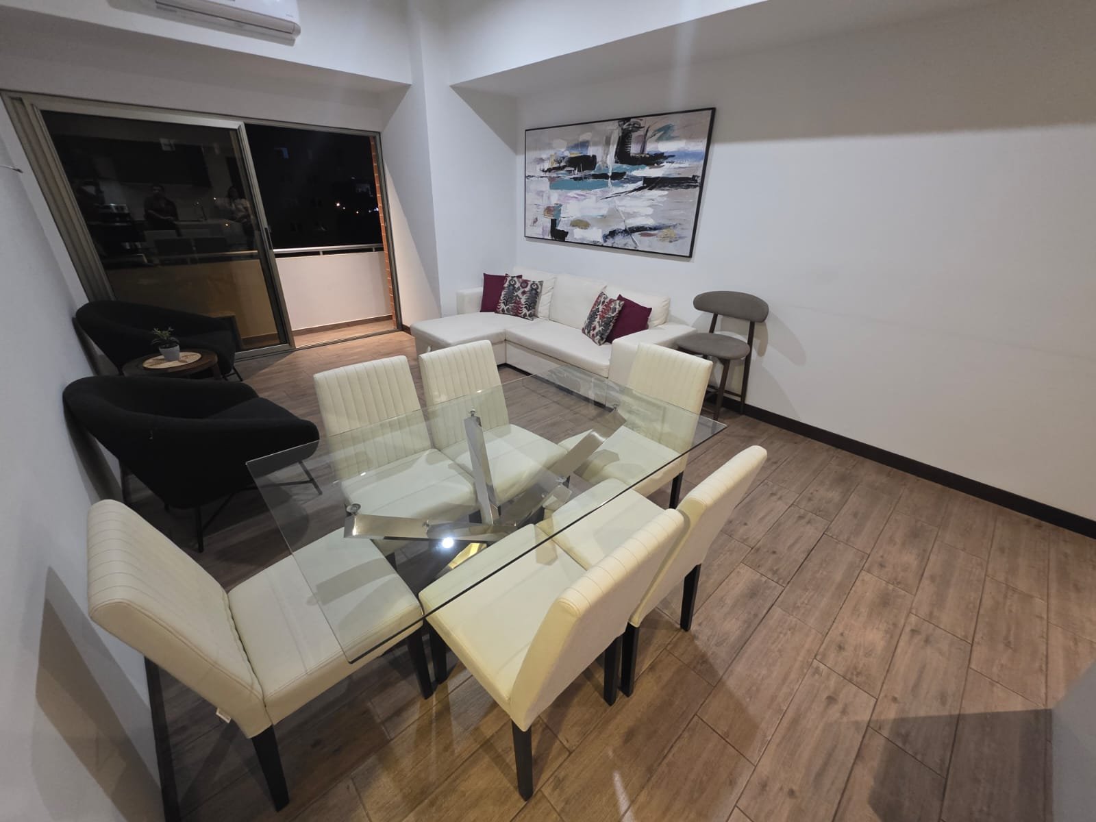 Apartamento en renta Amueblado en Zona 10, 3 habitaciones