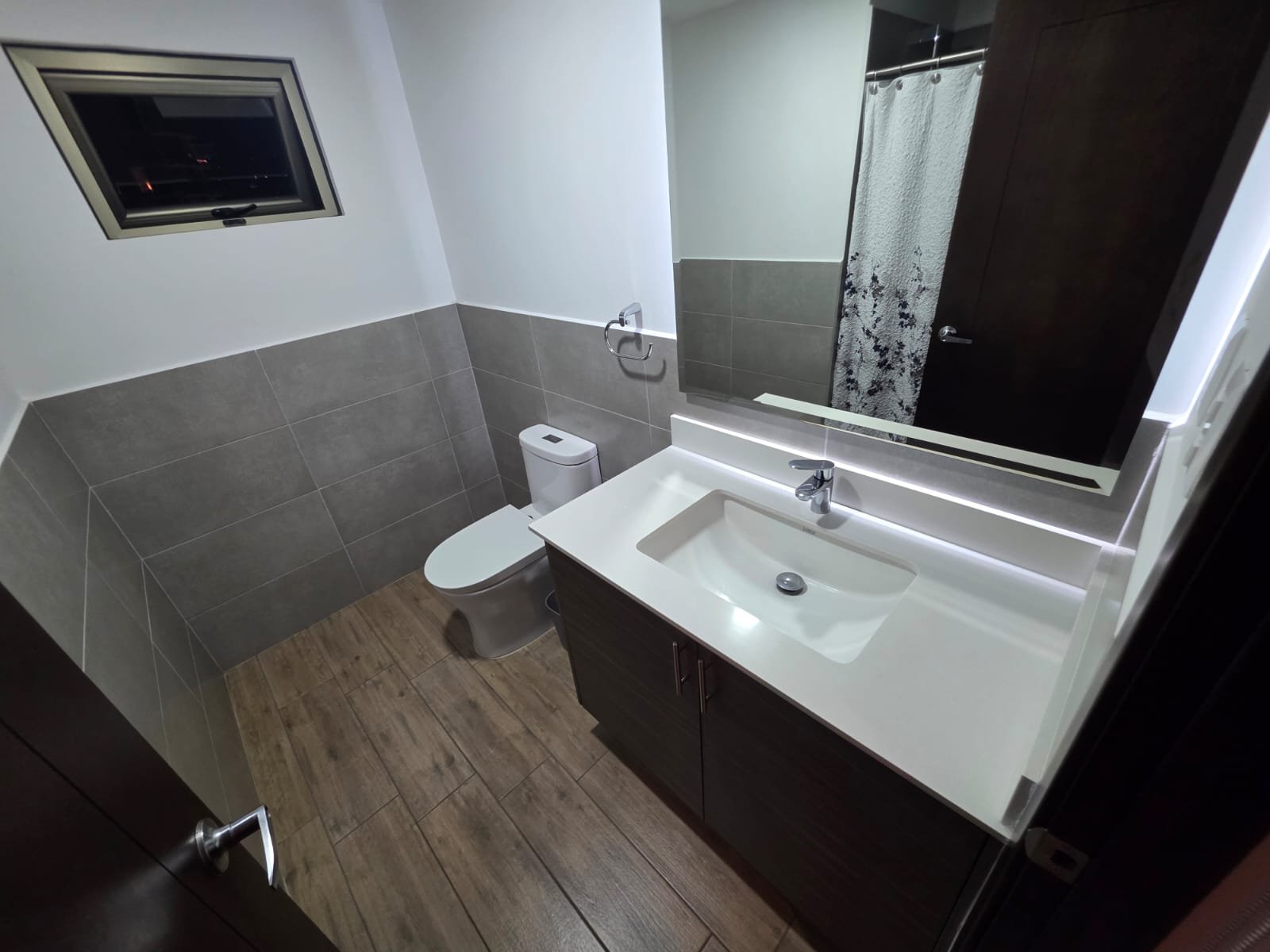 Apartamento en renta Amueblado en Zona 10, 3 habitaciones