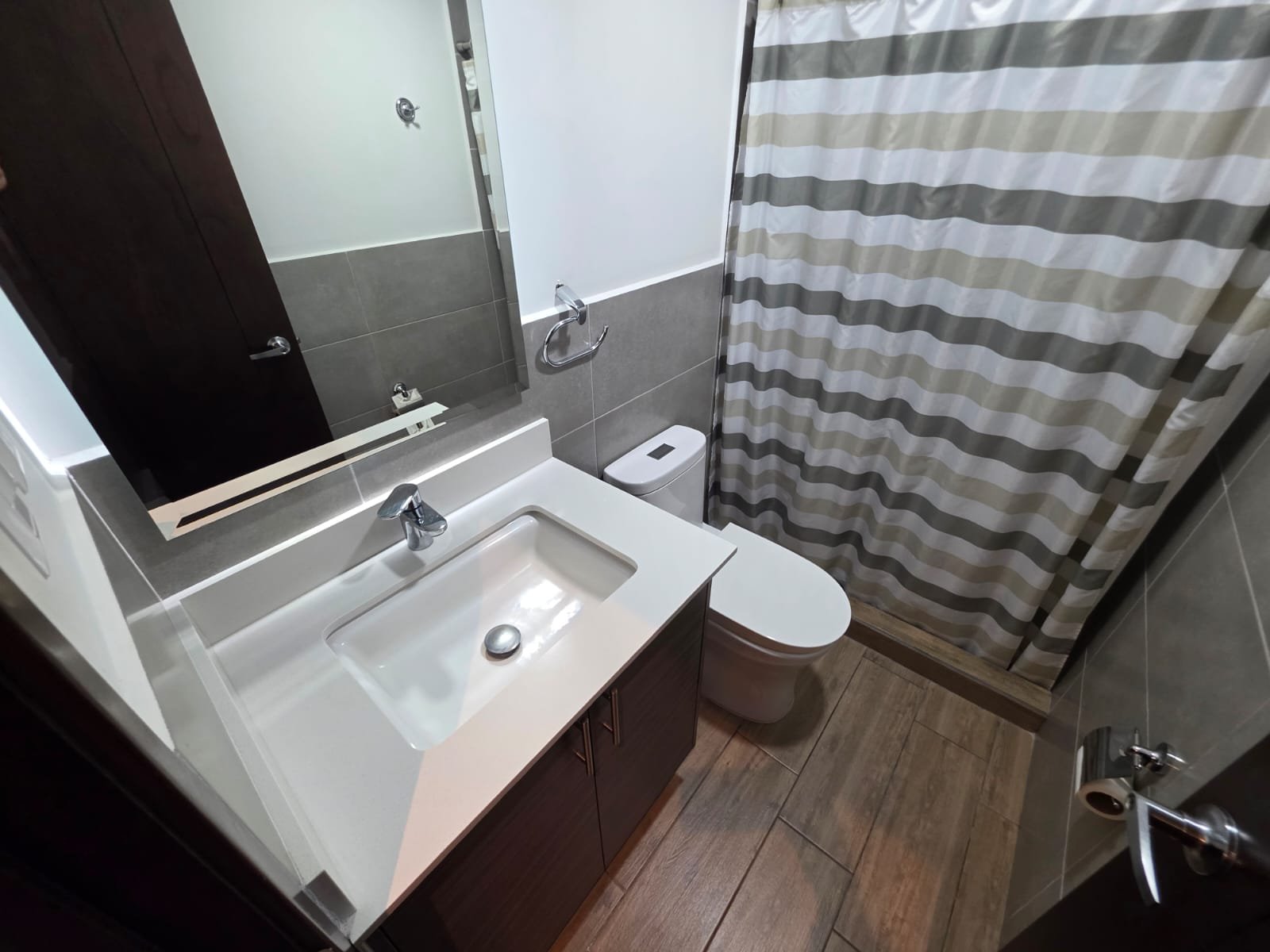 Apartamento en renta Amueblado en Zona 10, 3 habitaciones