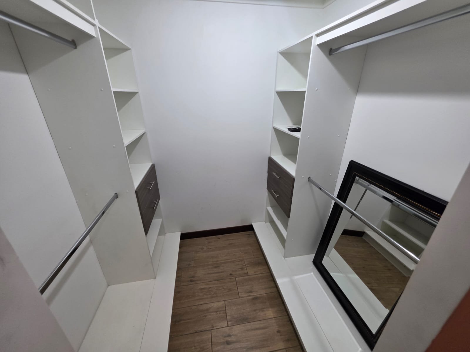 Apartamento en renta Amueblado en Zona 10, 3 habitaciones