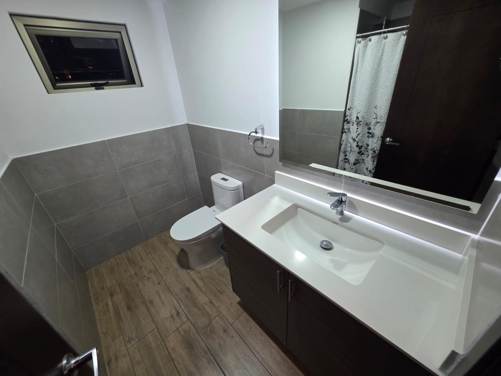 Apartamento en renta Amueblado en Zona 10, 3 habitaciones