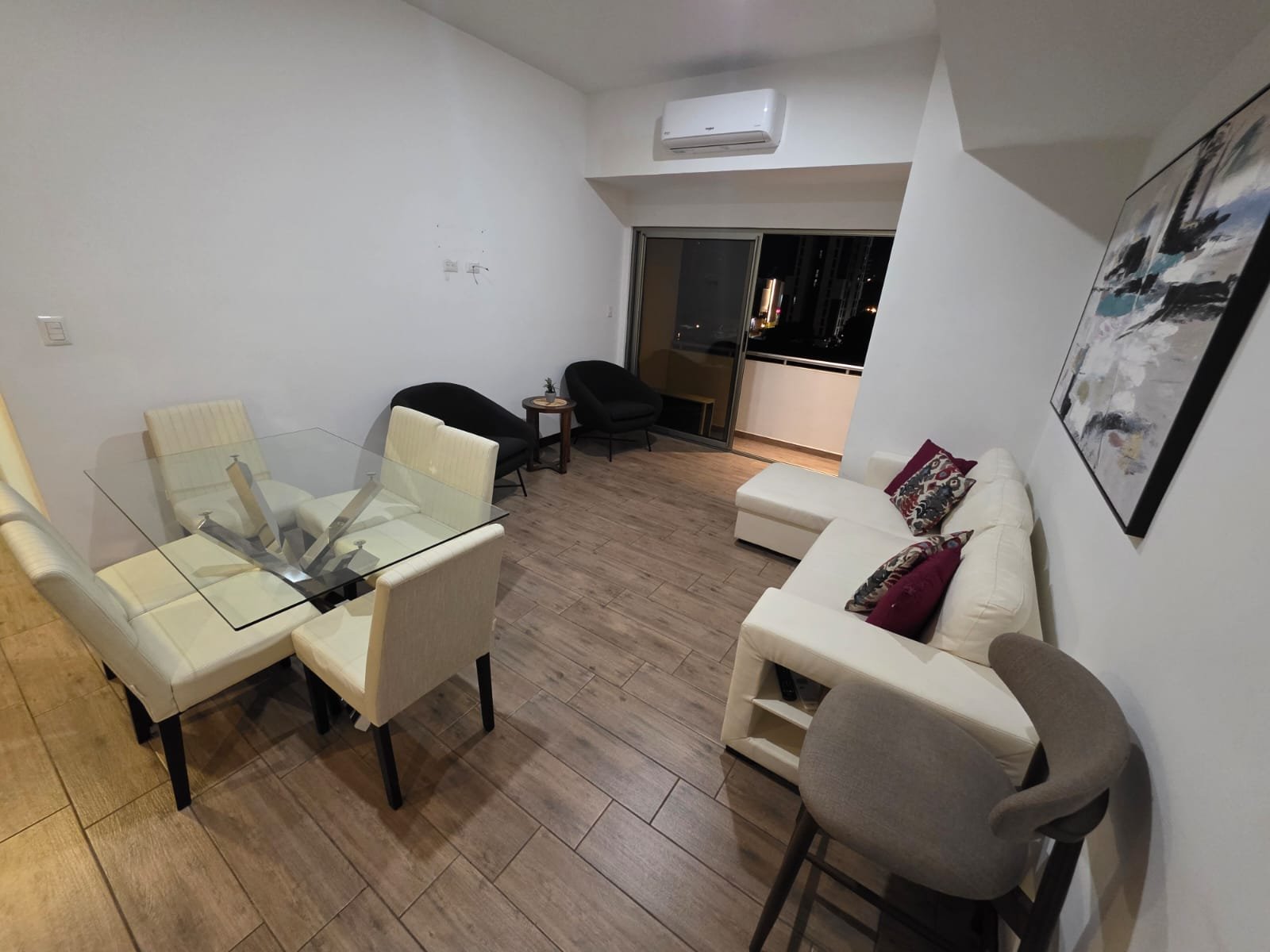 Apartamento en renta Amueblado en Zona 10, 3 habitaciones