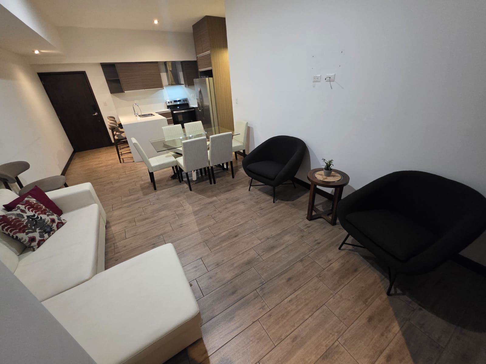 Apartamento en renta Amueblado en Zona 10, 3 habitaciones