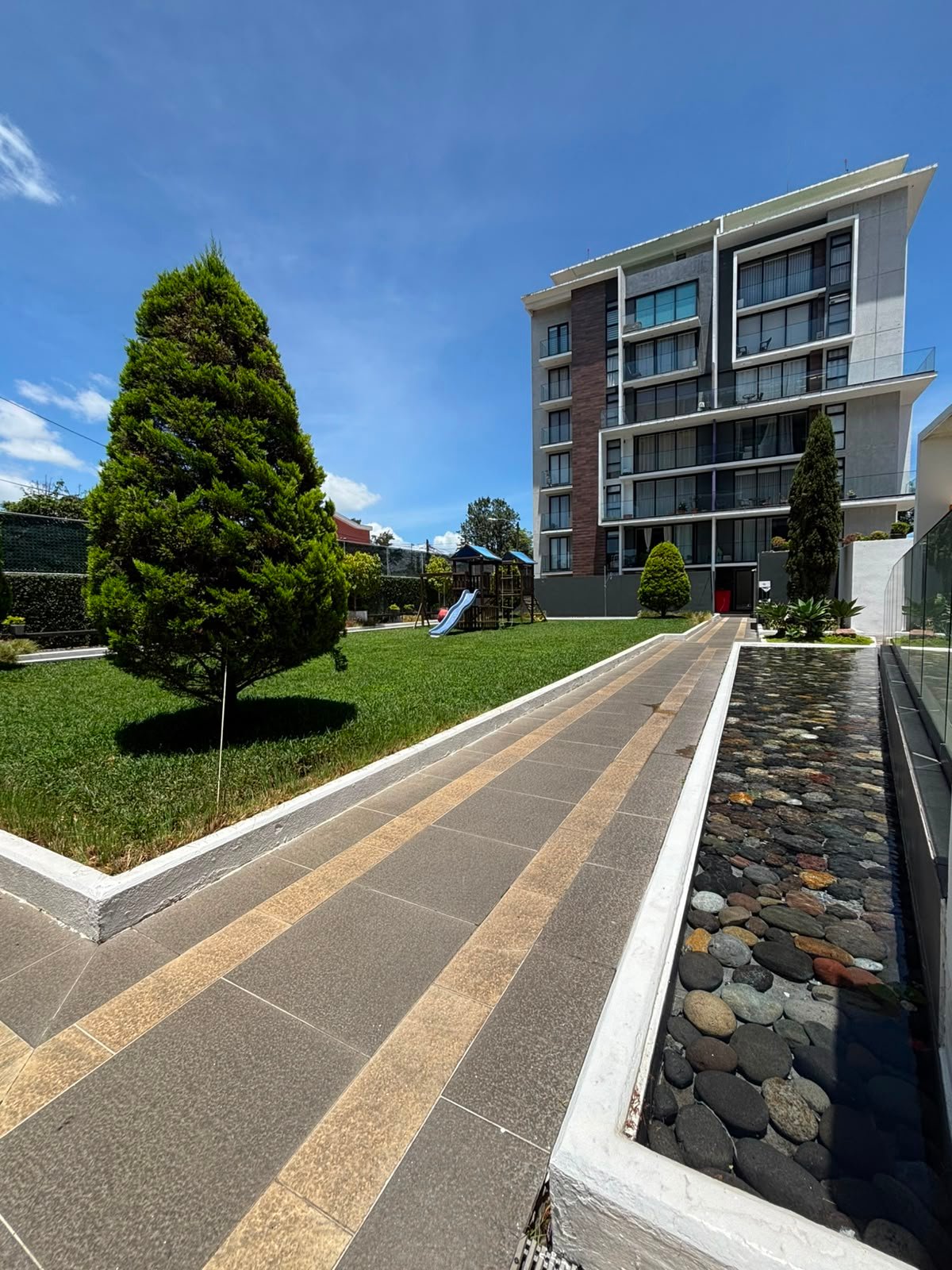 Apartamento en renta – edificio Epic zona 15 colonia trinidad