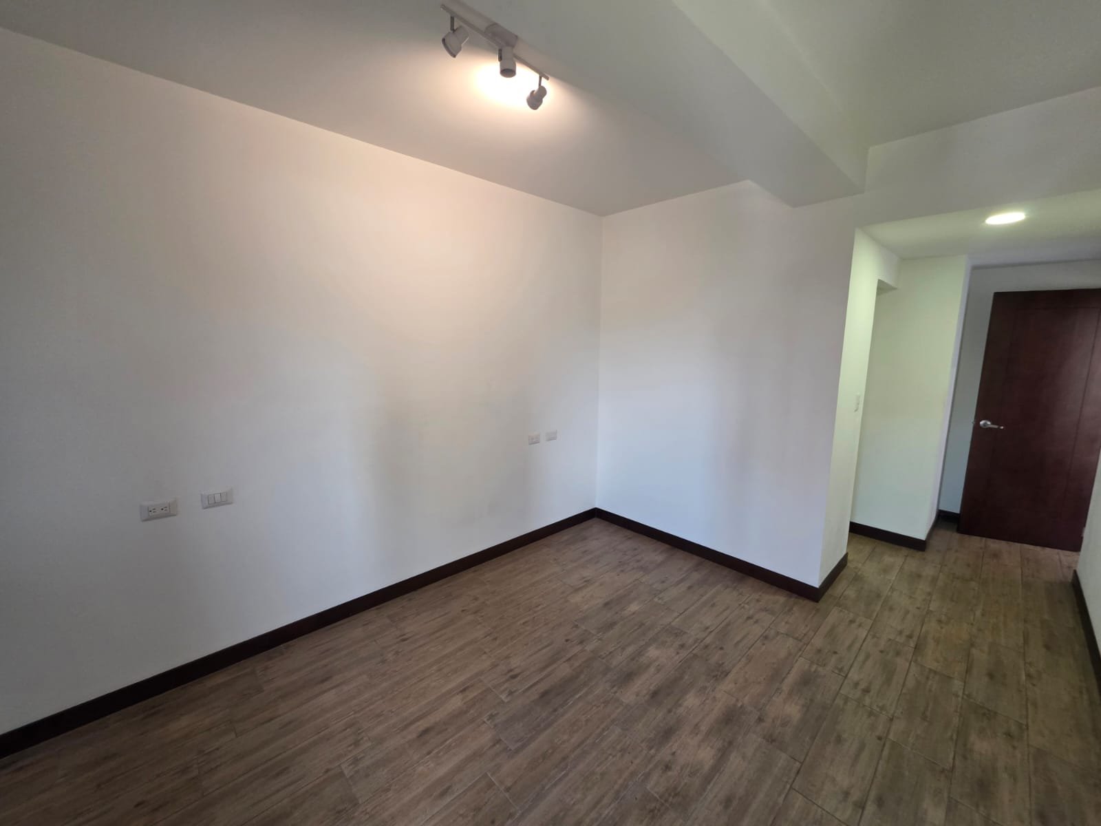 Apartamento en renta de 1 habitacion en zona 10