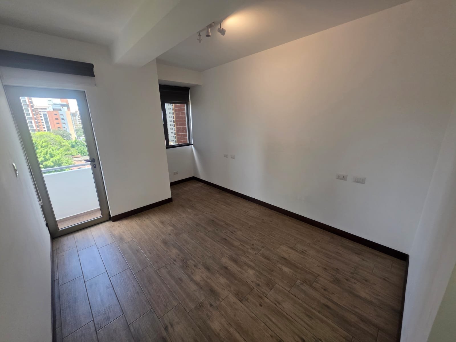 Apartamento en renta de 1 habitacion en zona 10