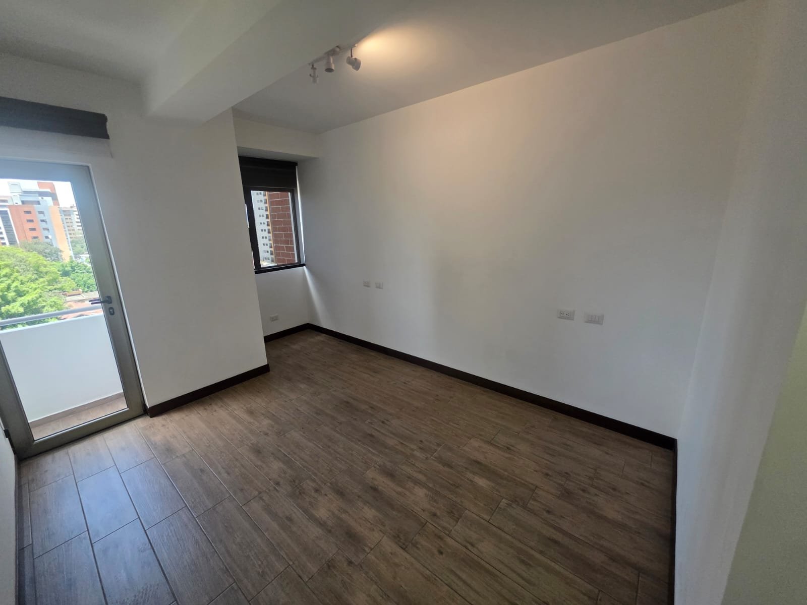 Apartamento en renta de 1 habitacion en zona 10